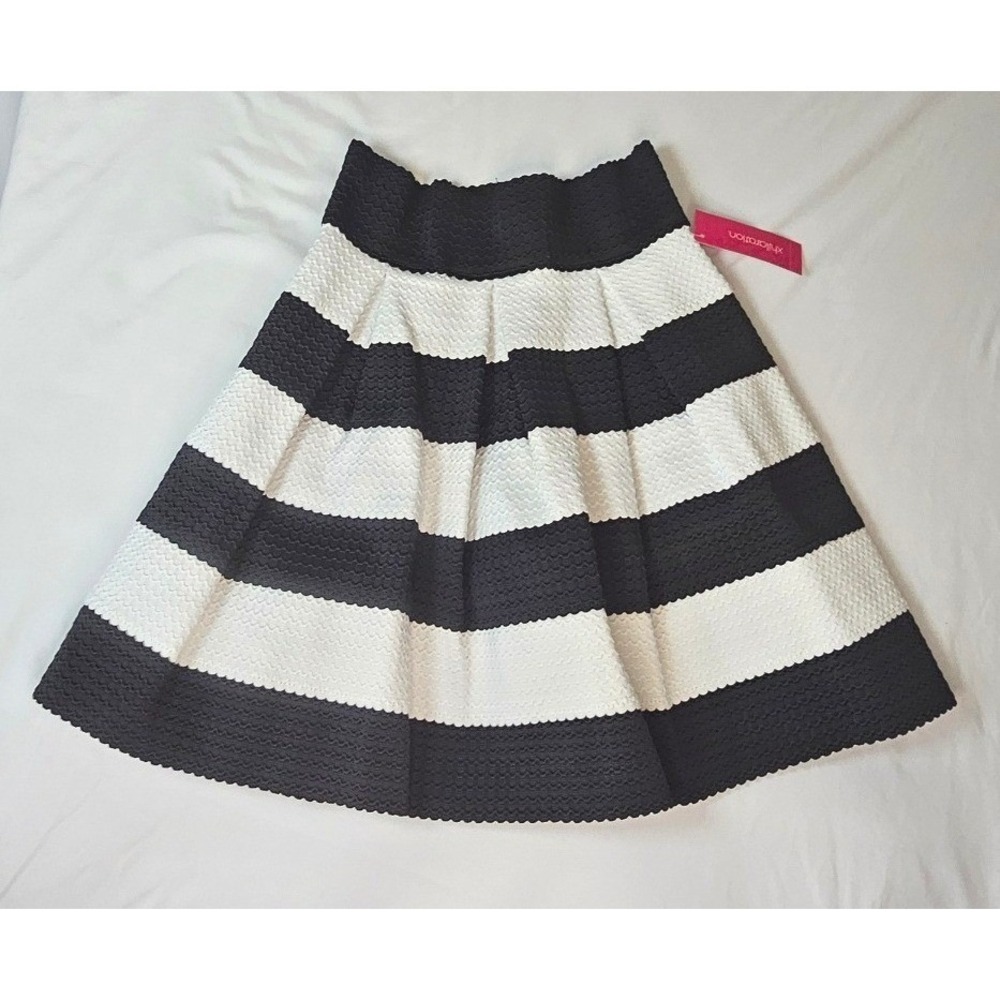 NWT Xhilaration Black White Striped Skater Mini Skirt High Waisted‎ Textured Sml